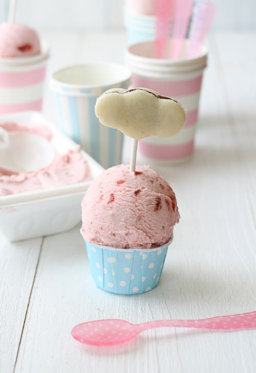 Strawberry Ice Cream and Cloud Macaroons