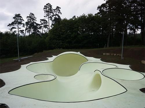 glow-in-the-dark skate park glow-in-the-dark skate park