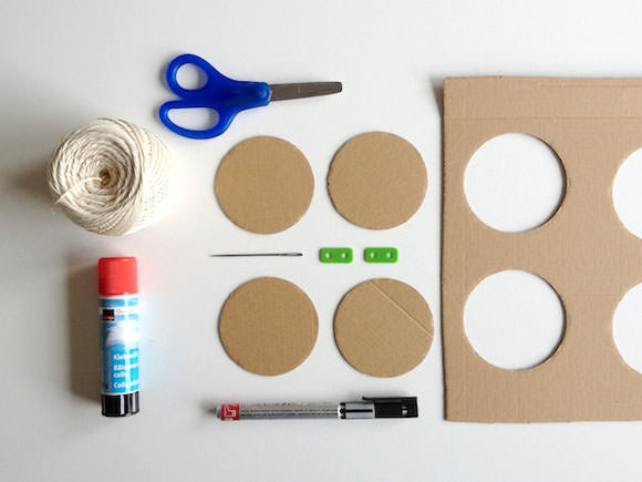 DIY Cardboard Twirly Whirly Toy