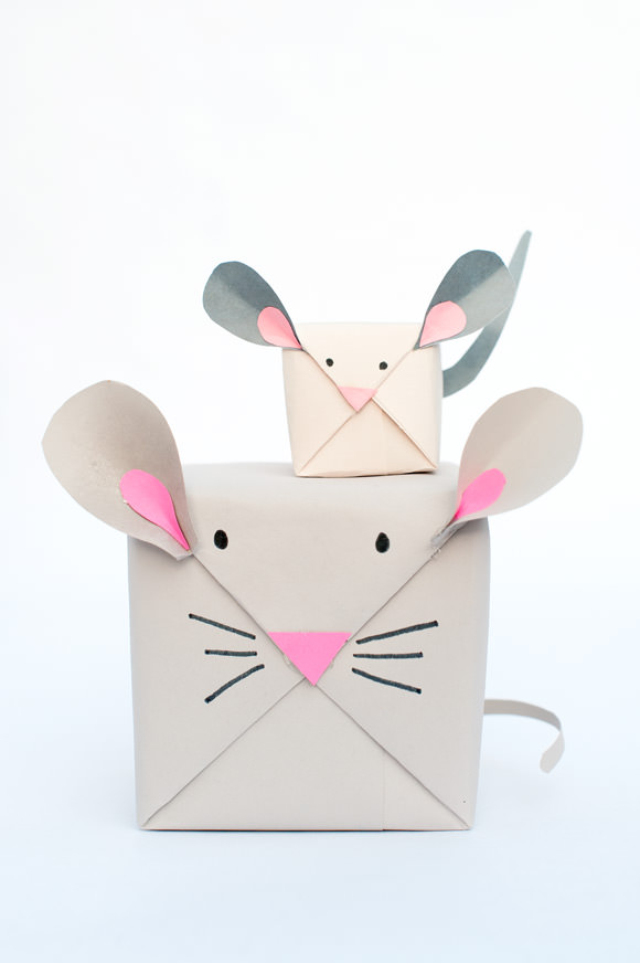 DIY Holiday Mouse Gift Wrap