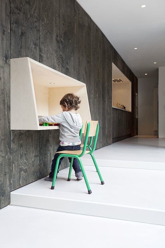 Plywood Writing Desk for Kids By Baksvan Wengerden