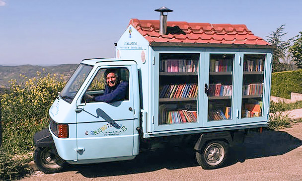 a lovely little mobile library making its way through the italian countryside :)