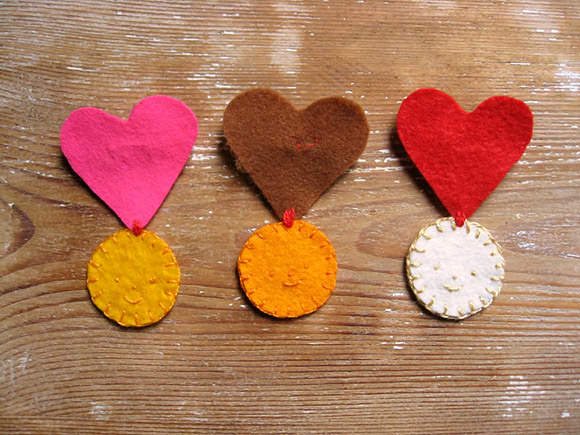 DIY Felt Valentine Medals
