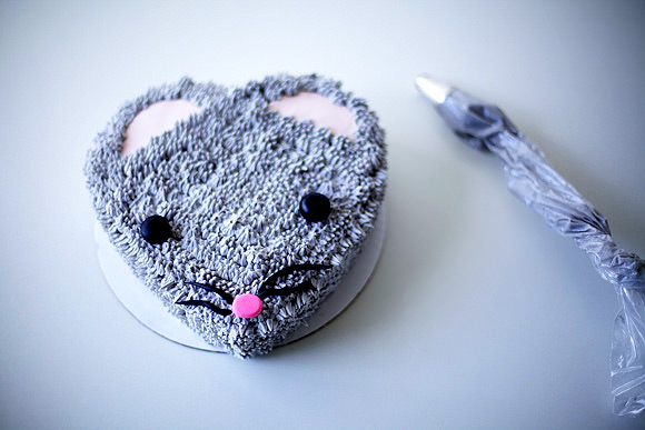 How To Make a Fuzzy Mouse Cake