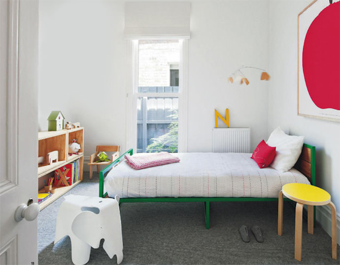 Colorful + modern kid's room (image via Inside Out magazine)