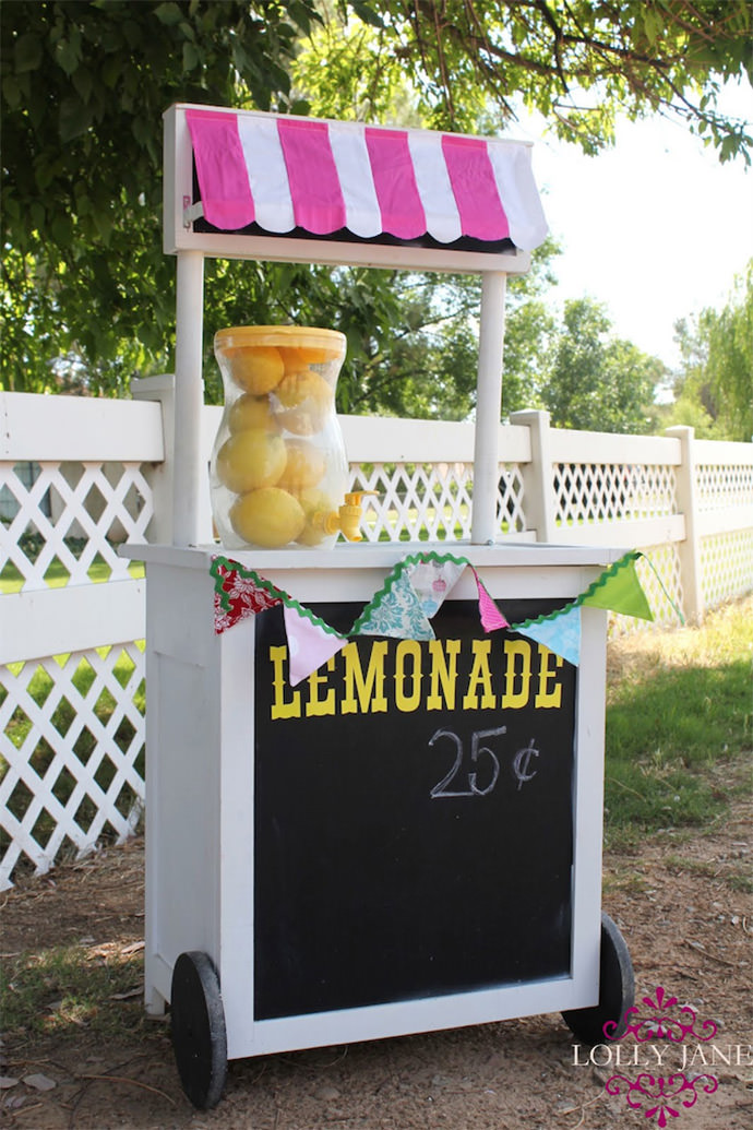 DIY Lemonade Stand via Lolly Jane