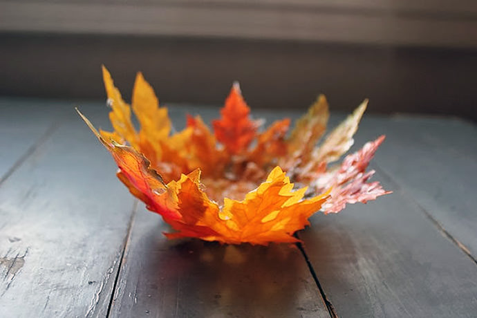 Fall Crafts for Kids: Leaf Bowl (via DIY Louisville)