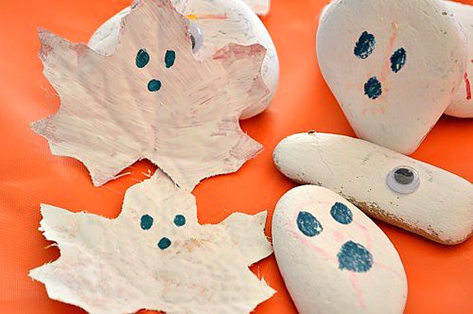 Halloween Fall Crafts for Kids: Leaf Ghosts (via Blog Me Mom)