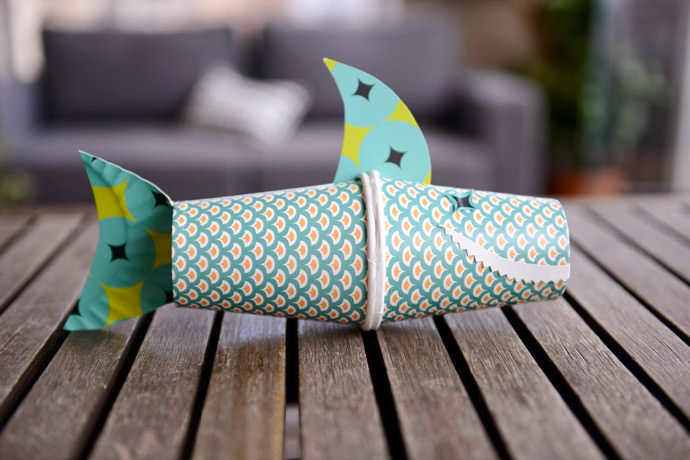 Two Paper Cups + One Paper Platte = Awesome Shark Toy For Kids (via Estefi Machado)