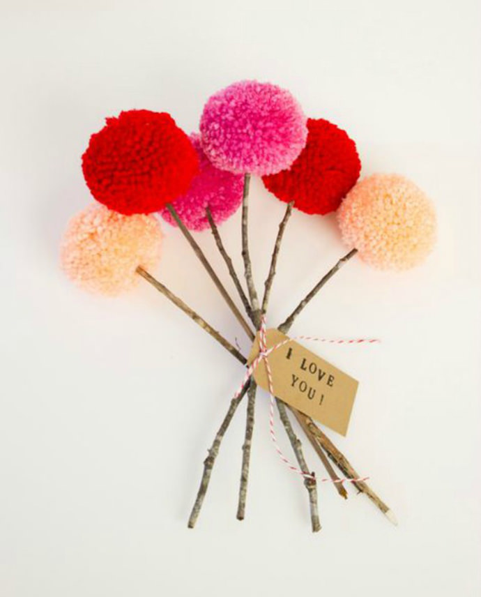 Easy Valentine's Day Pom-Pom Bouquet 