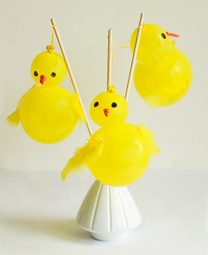 Easy Easter Chick Balloon Garland