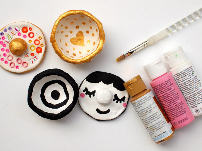 Easy Painted Mosaic Pinch Pot Craft for Kids