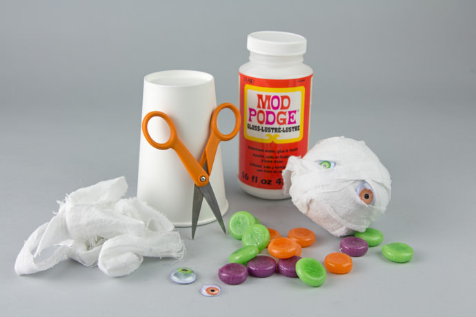 DIY Mummy Surprise Ball Party Favors