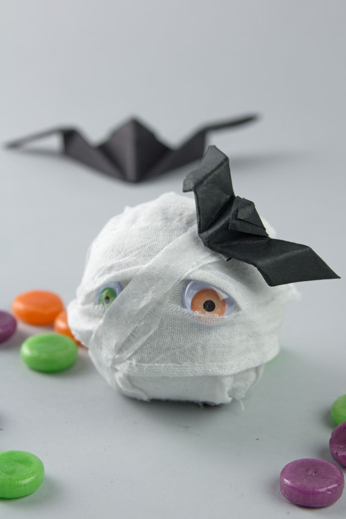DIY Mummy Surprise Ball Party Favors
