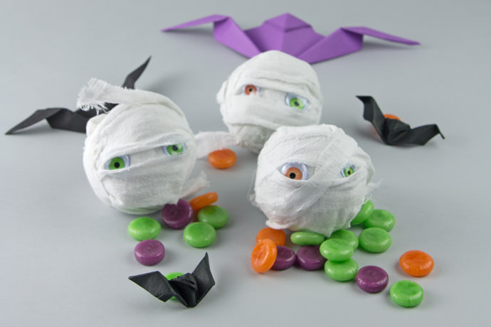 DIY Mummy Surprise Ball Party Favors