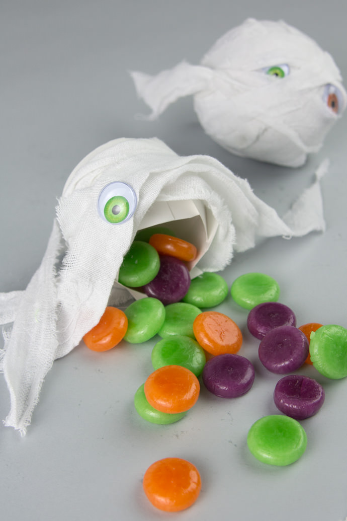 DIY Mummy Surprise Ball Party Favors