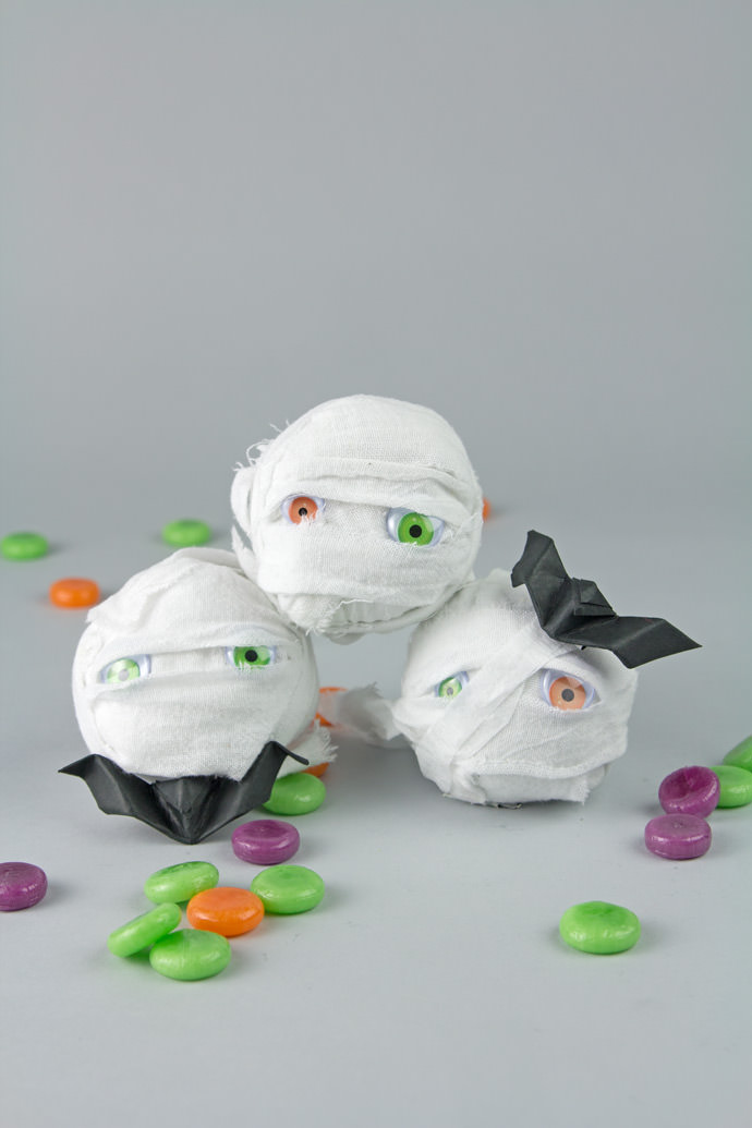 DIY Mummy Surprise Ball Party Favors