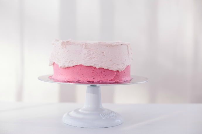 Two-Toned Valentine Cake Decorating Tutorial