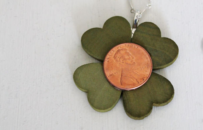 Lucky Penny Necklace, tutorial via 30 Minute Crafts