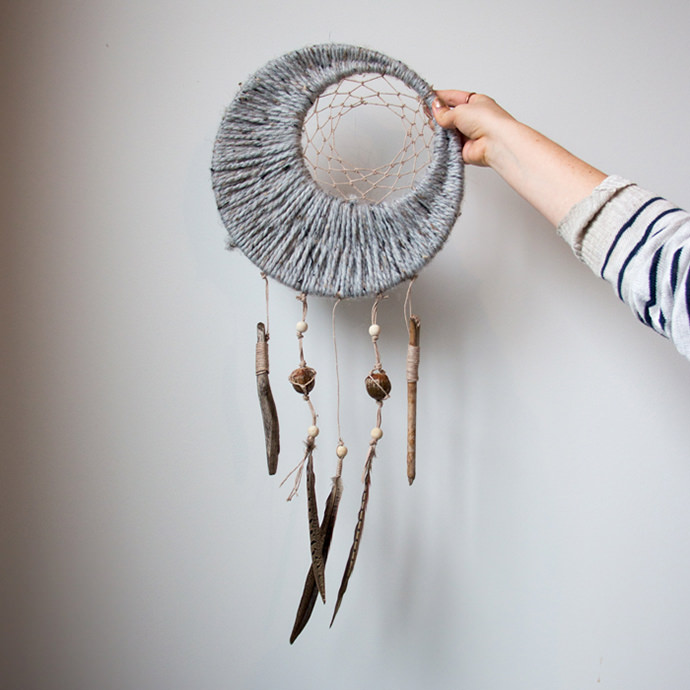 DIY Moon Dream Catcher, tutorial via Maptote