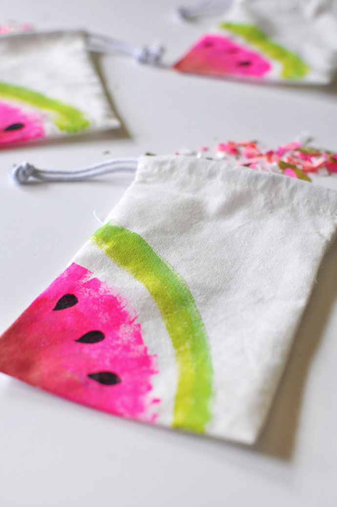 Watermelon Bags, tutorial via Delineate Your Dwelling