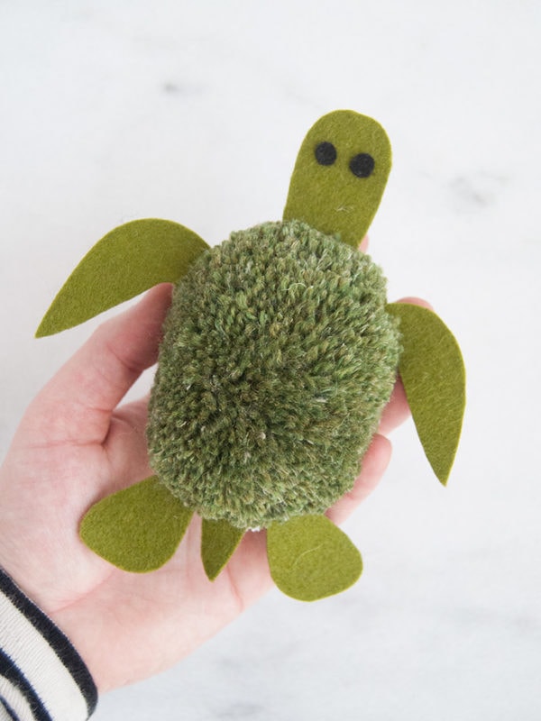 Turtle Pom Pom Handmade Charlotte