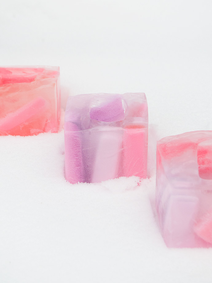 How to Make Colorful Ice Lanterns