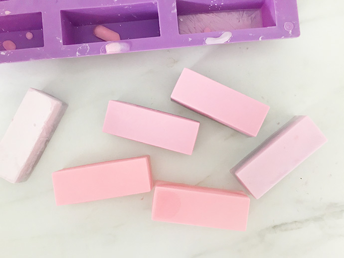 How to Make Colorful Ice Lanterns